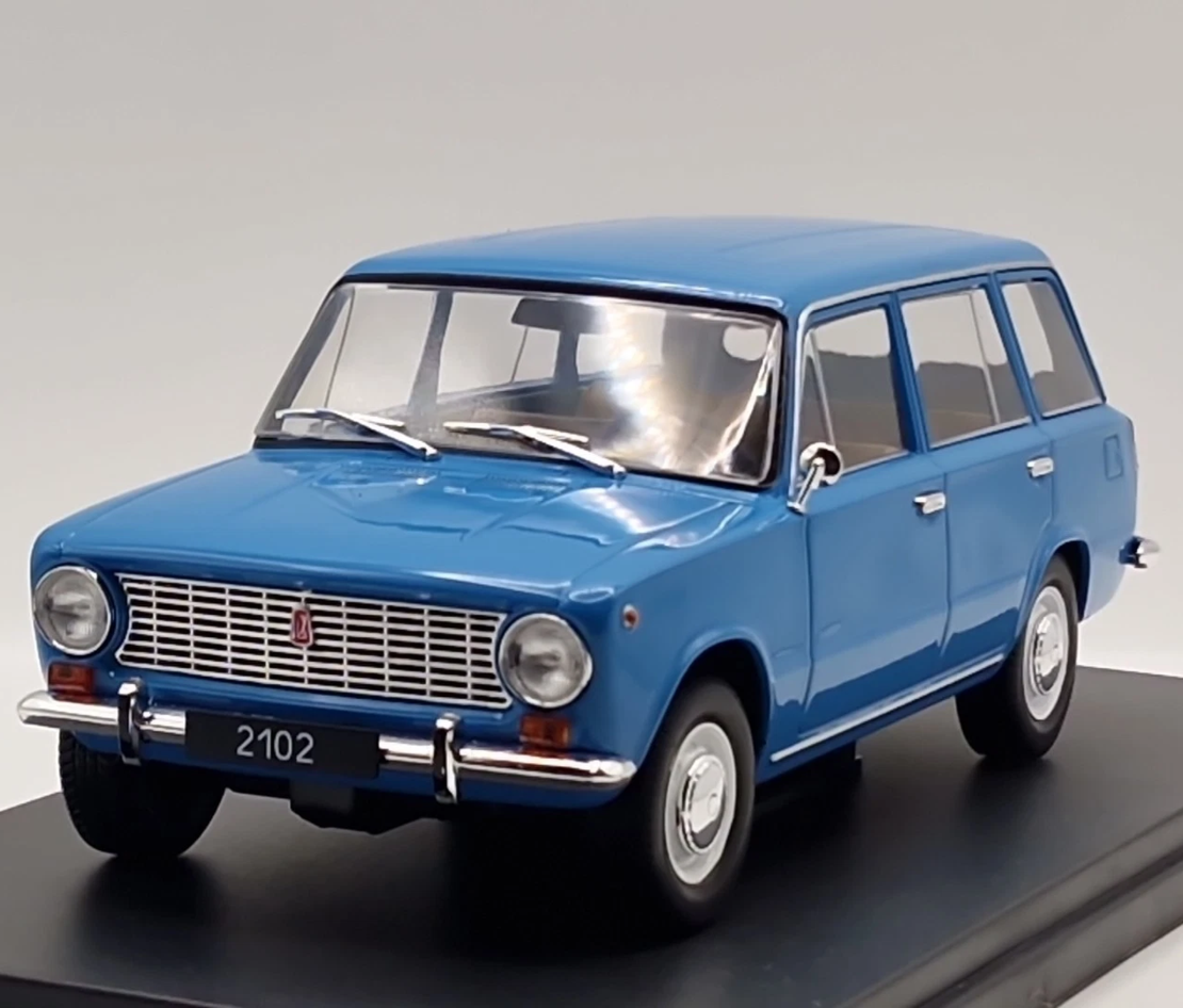 Метална кола Lada 2102 Kombi 1971 WHITE BOX 1:24