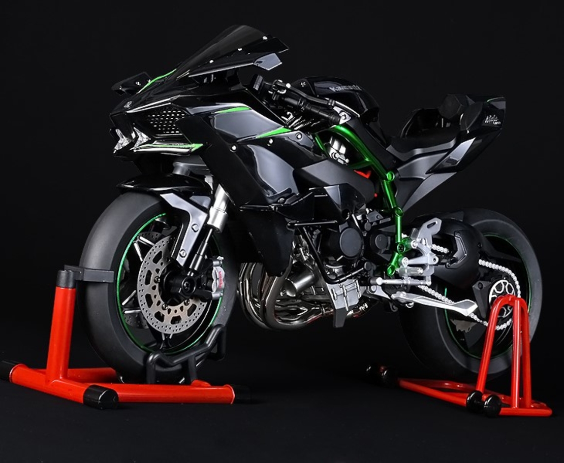 Мотор Kawasaki Ninja H2R 1:6 с пушек