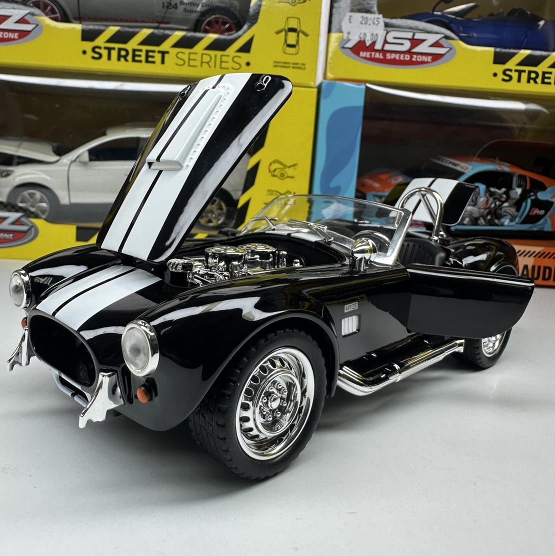 Метална кола с отварящи се врати капаци светлини и звуци Ford Shelby Cobra 427 1:24
