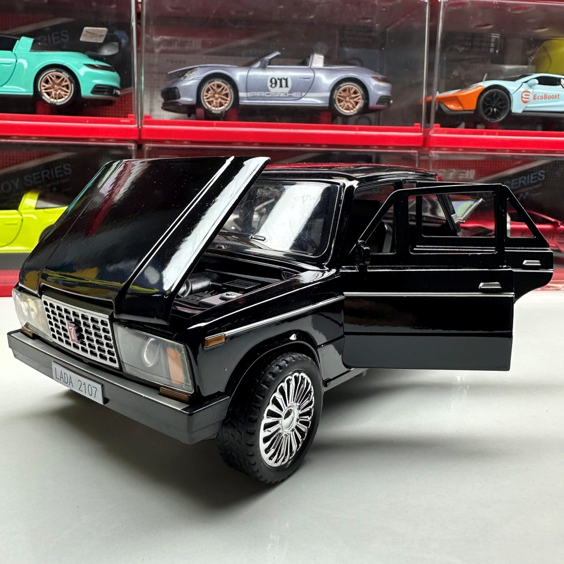 Метална кола с отварящи се врати капаци светлини и звуци LADA 2107 1:18