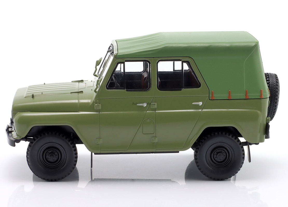 Метален джип UAZ 469 Olive Green WHITE BOX 1:24