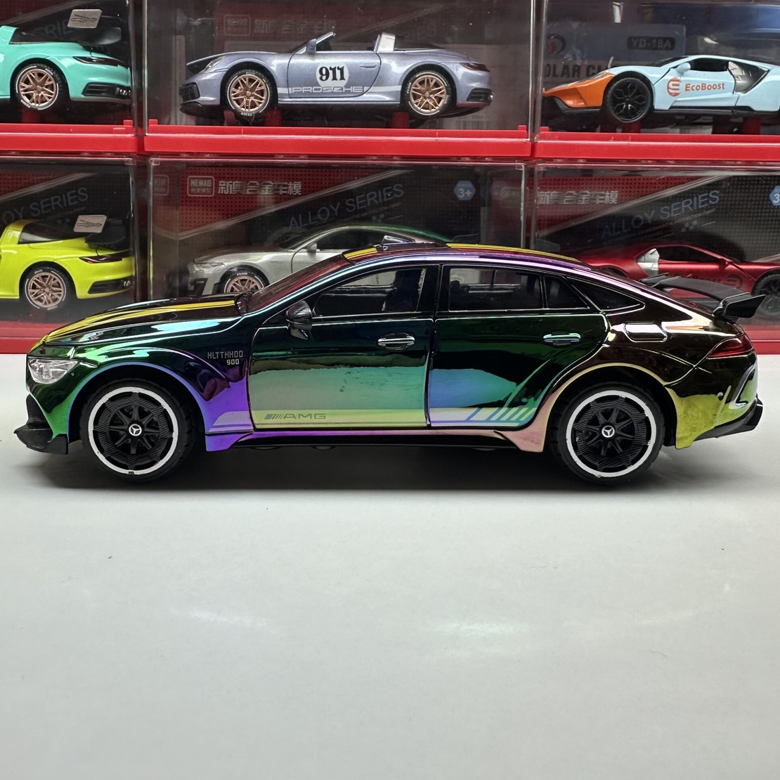 Метална кола с отварящи се врати, светлини и звуци Mercedes-AMG GT63 S 1:24