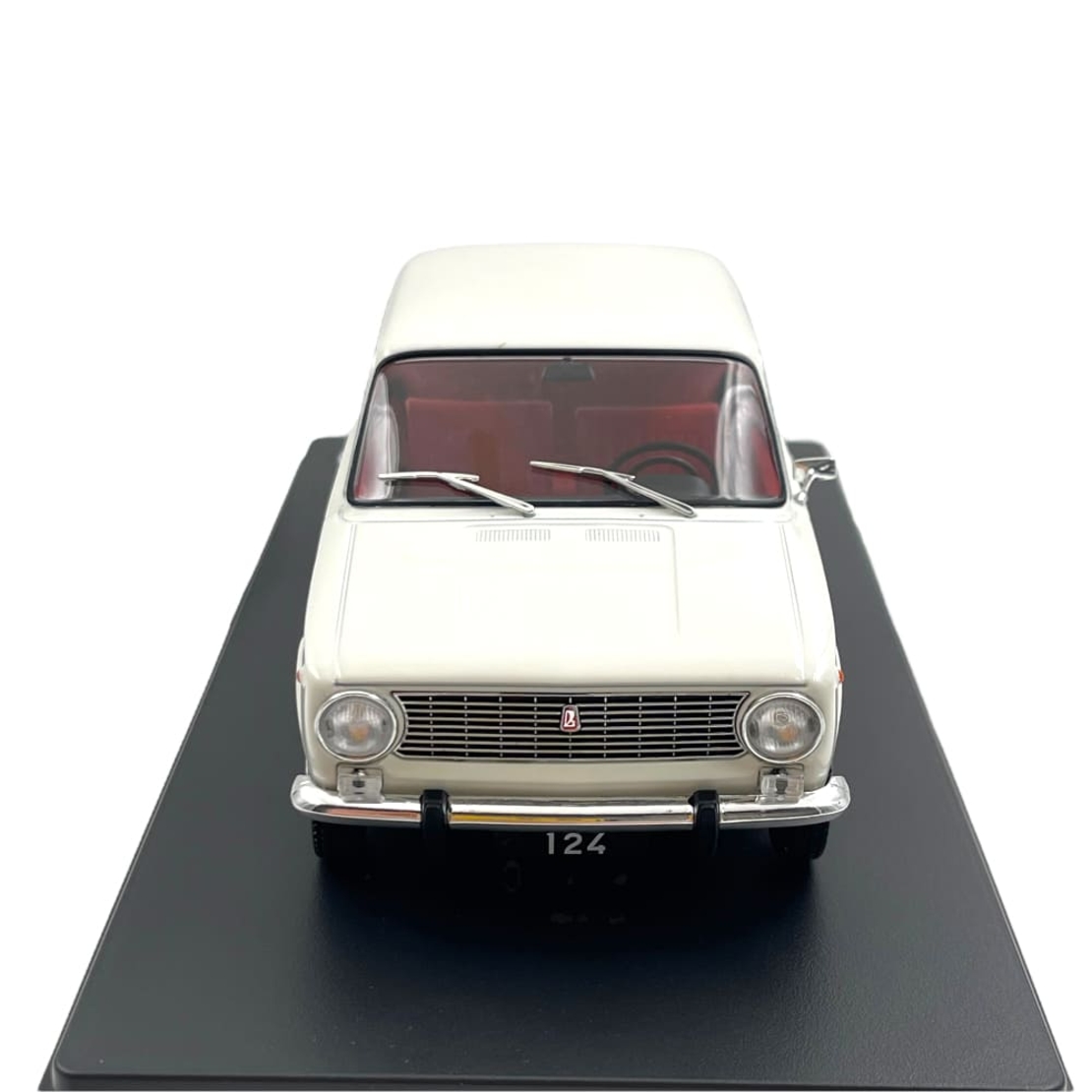 Метална кола Fiat 124 White 1970 WHITE BOX 1:24