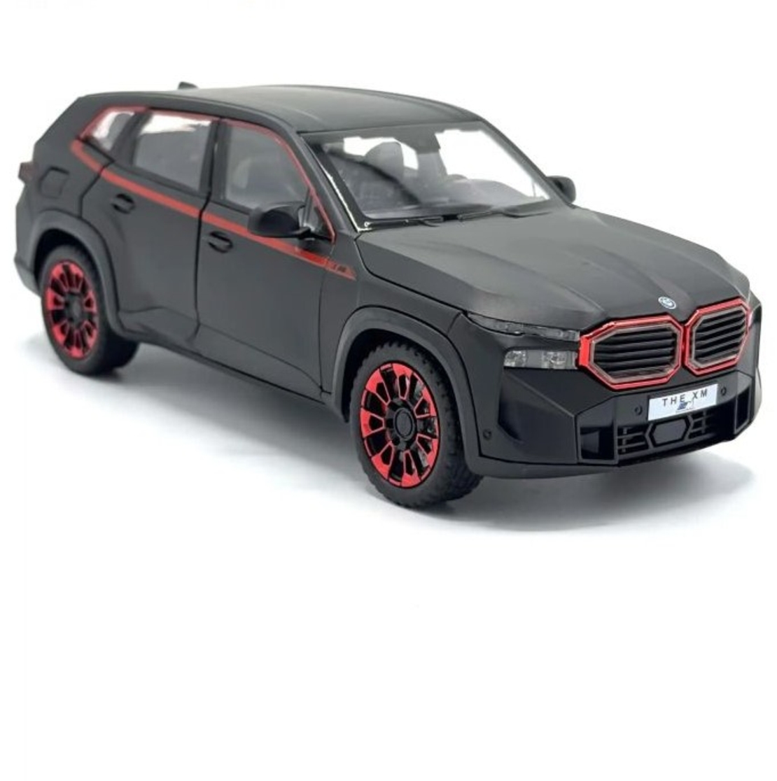 Метален джип с отварящи се врати капаци светлини и звуци BMW XM 1:24