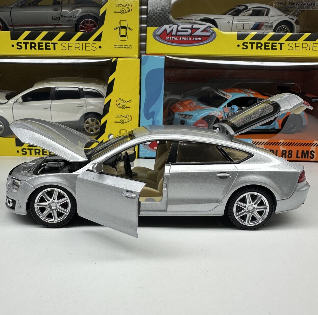 Метална кола с отварящи се врати и капаци MSZ Audi A7 1:24