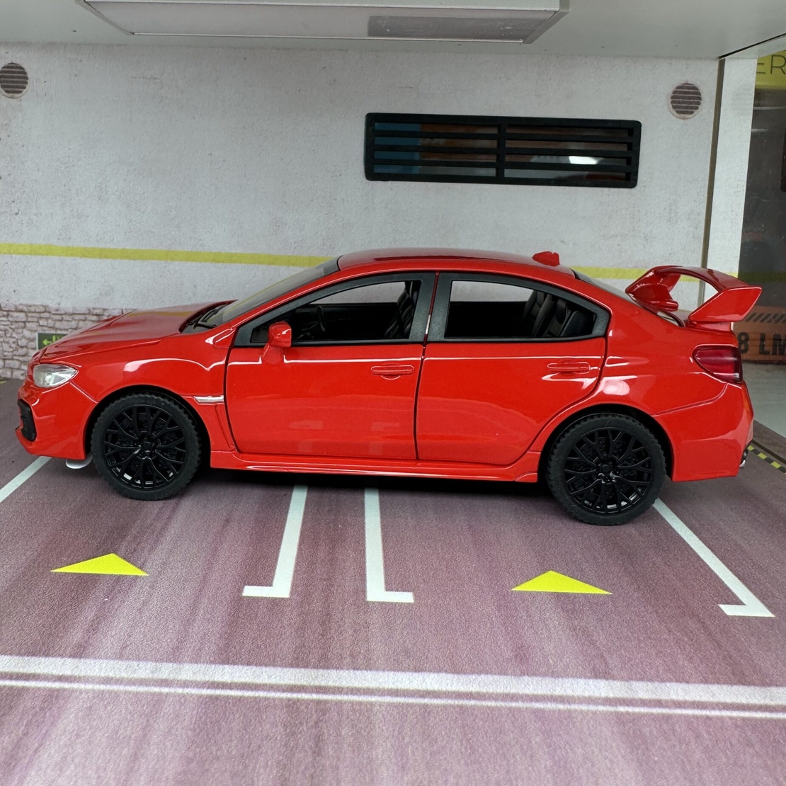 Метална кола с отварящи се врати капаци светлини и звуци Subaru Impreza 1:32