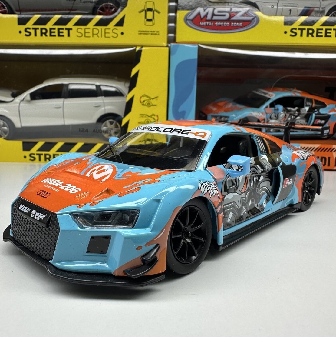 Метална кола с отварящи се врати и капаци светлини и звуци MSZ AUDI R8 LMS 1:24