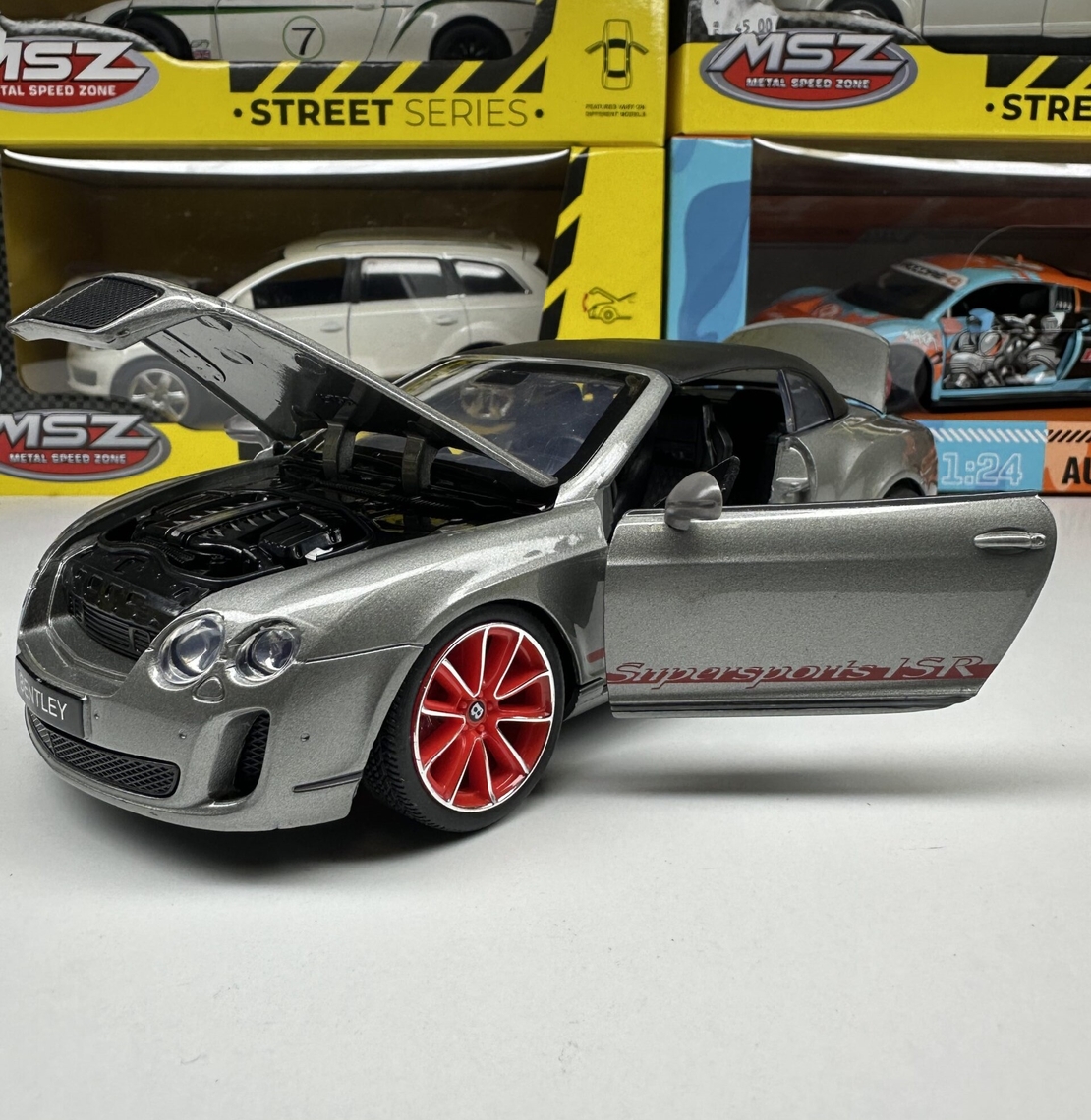 Метална кола с отварящи се врати и капаци MSZ BENTLEY CONTINENTAL SUPERSPORTS ISR 1:24