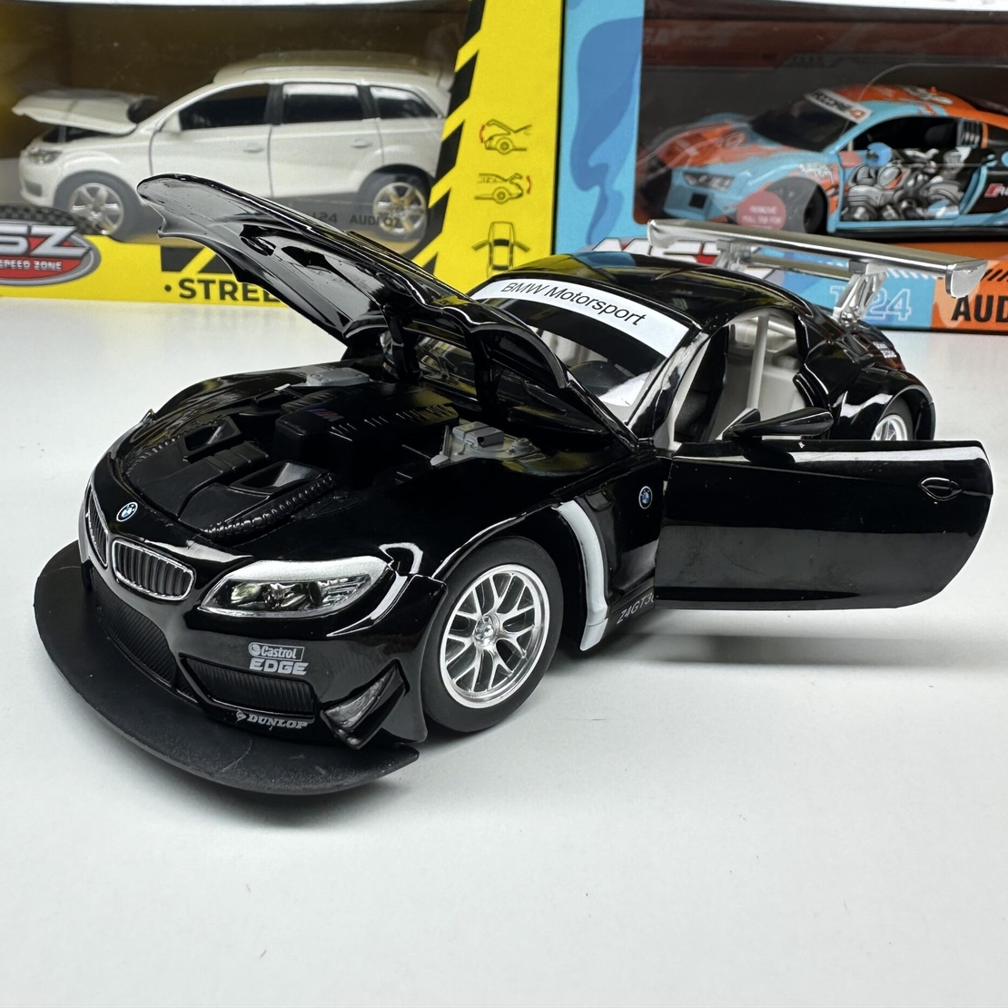 Метална кола с отварящи се врати и капаци MSZ BMW Z4 1:24