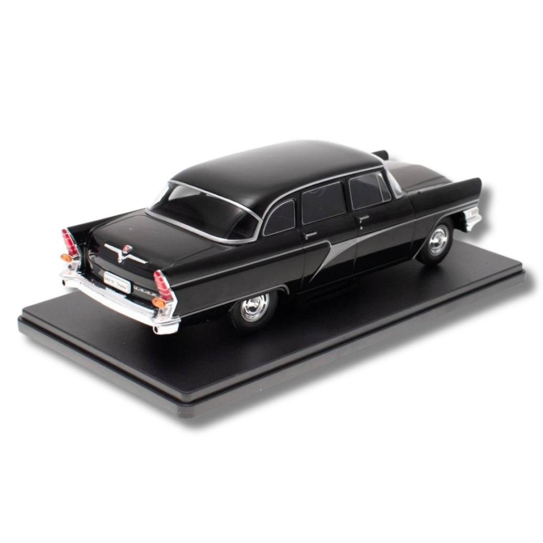 Метална колa GAZ 13 - Chaika / Газ - Чайка 1960 WhiteBox 1:24