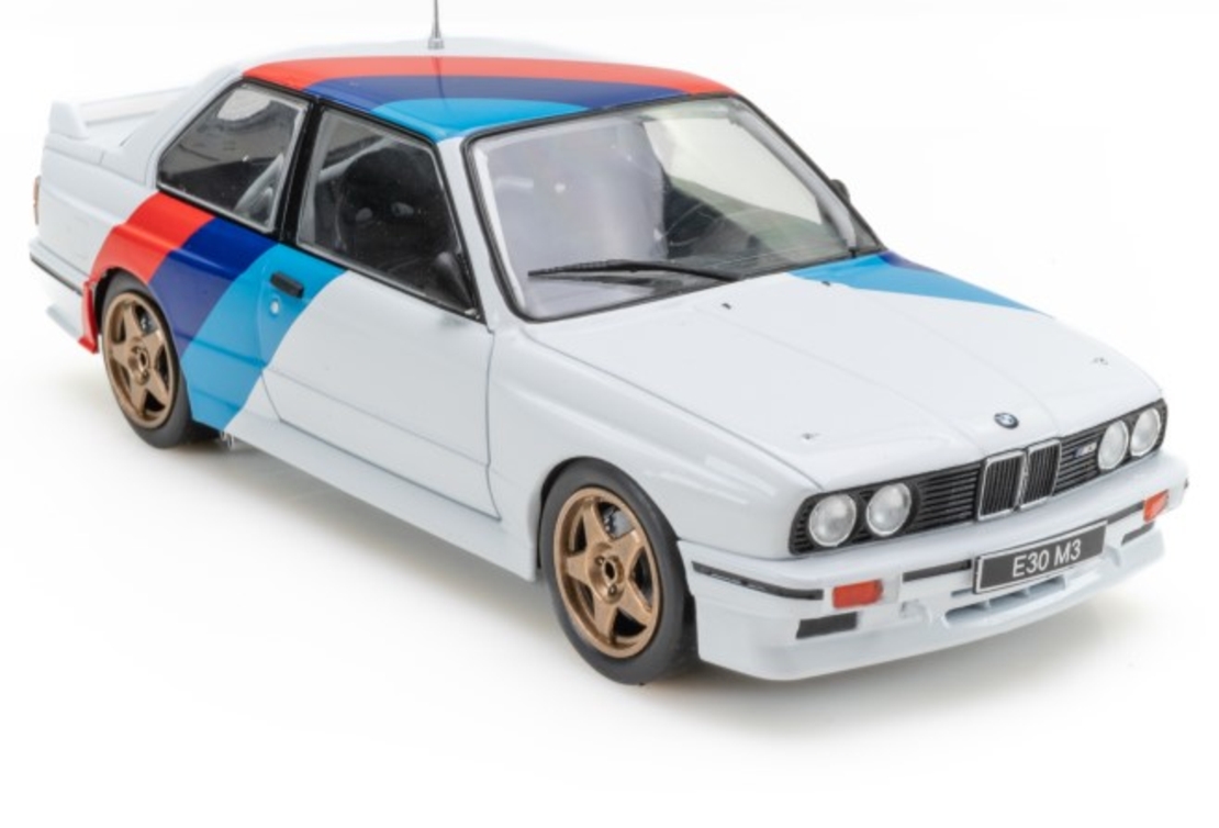 Метална кола BMW M3 E30 1989 WHITE BOX 1:24