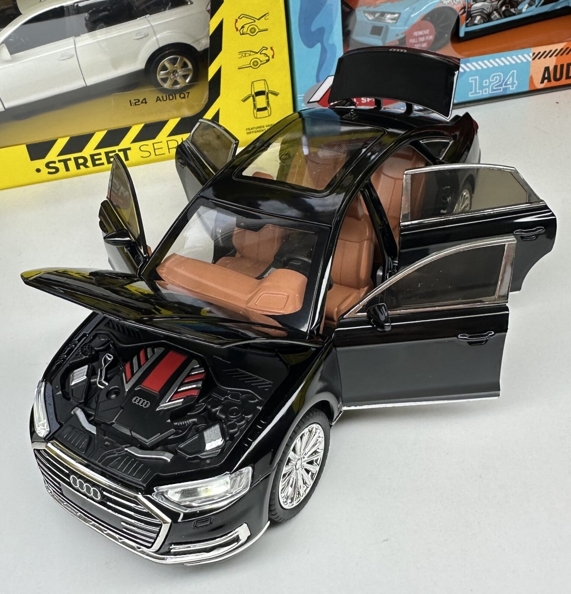Метална кола с отварящи се врати светлини и звуци Audi A8 1:24