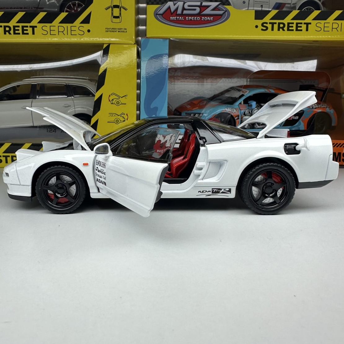 Метална кола с отварящи се врати, капаци, светлини и звуци HONDA Acura NSX 1:24