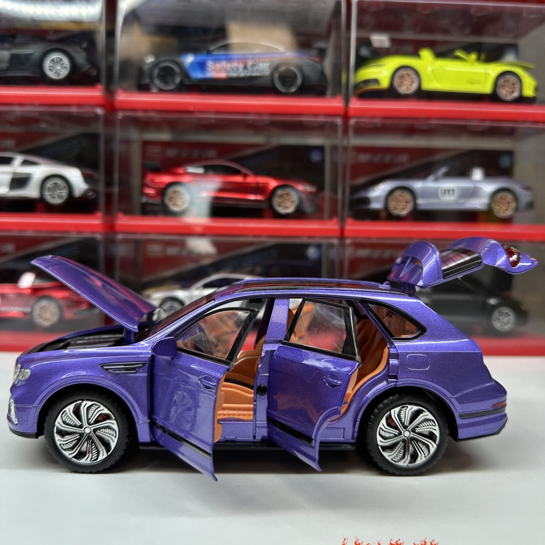 Метална кола с отварящи се врати, капаци, светлини и звуци Bentley Bentayga 1:24