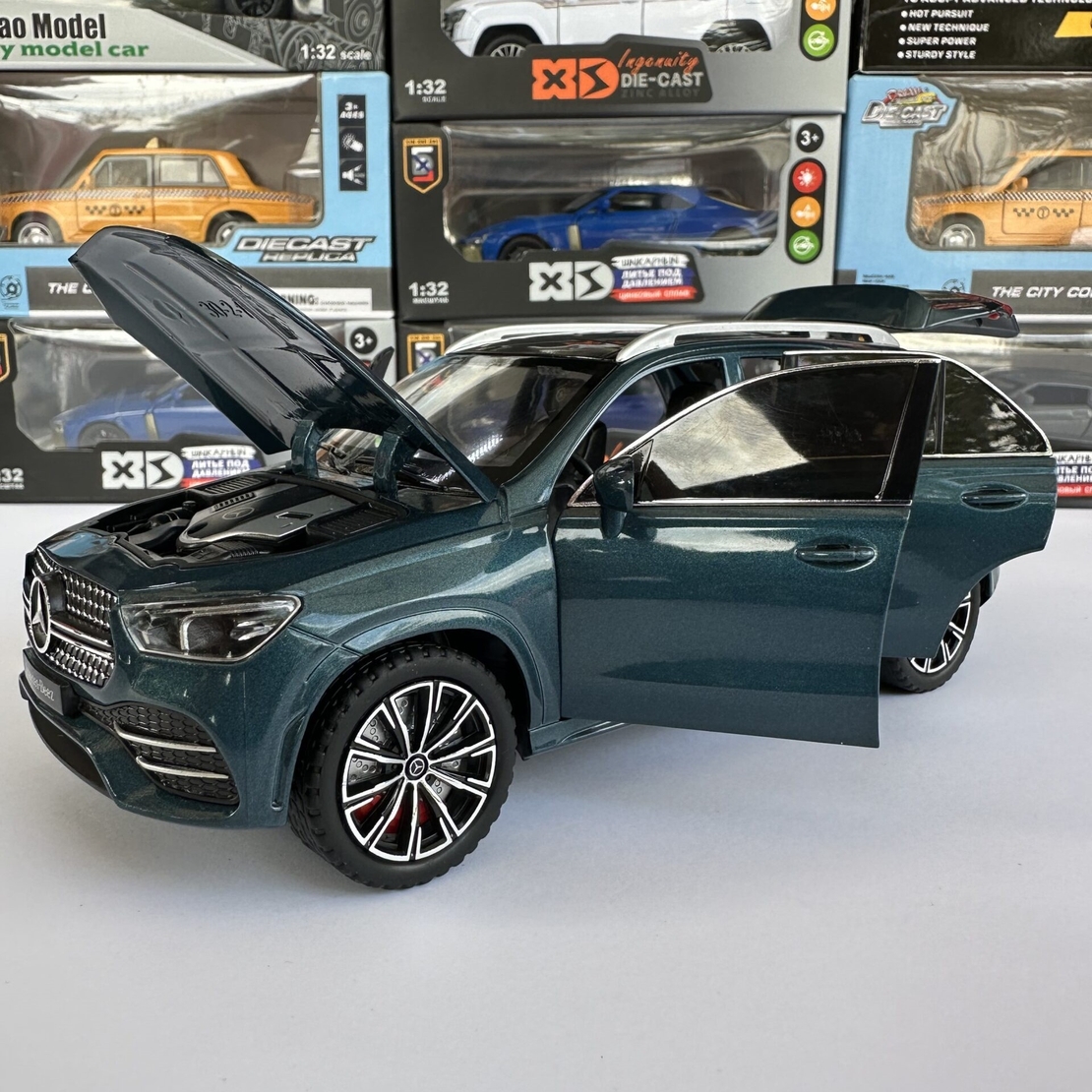 Метална кола с отварящи се врати, светлини и звуци Mercedes-Benz GLE 350 SUV 1:24