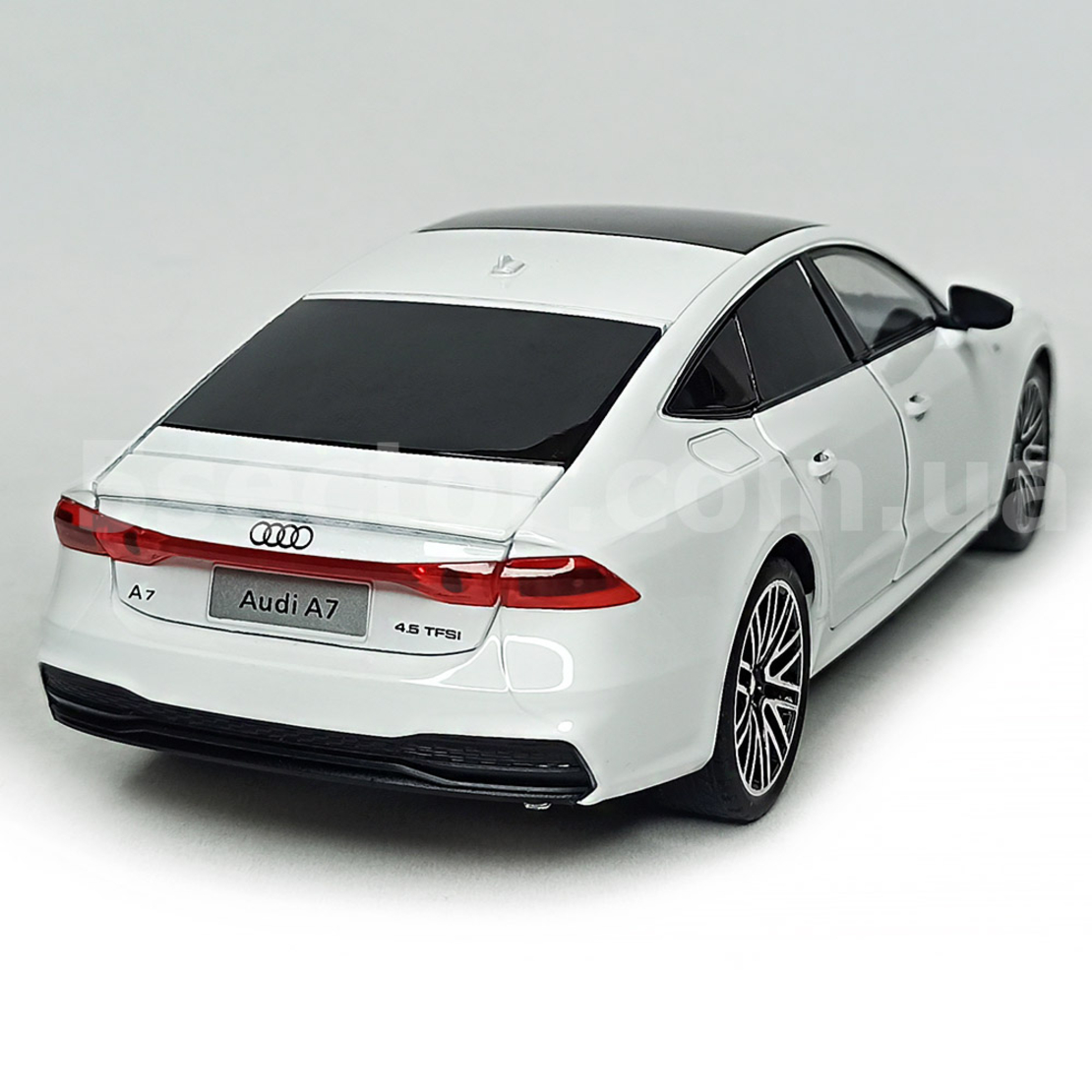 Метална кола с отварящи се врати светлини и звуци Audi A7 1:24