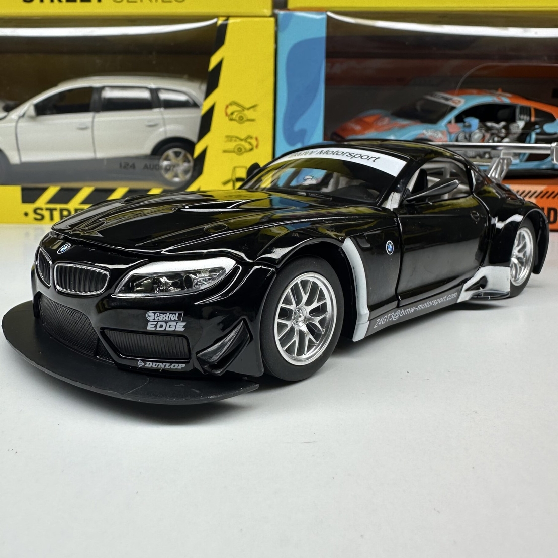 Метална кола с отварящи се врати и капаци MSZ BMW Z4 1:24