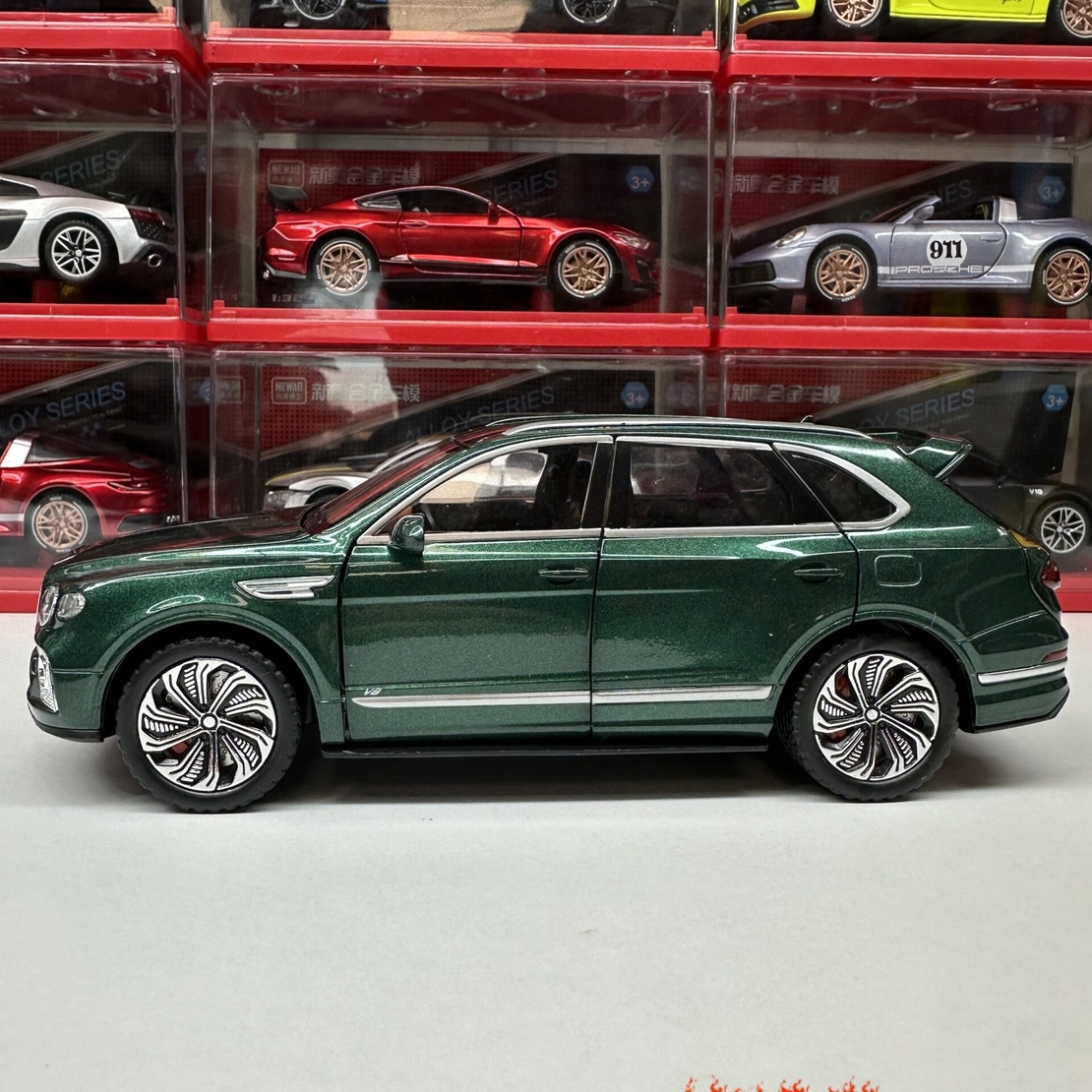 Метална кола с отварящи се врати, капаци, светлини и звуци Bentley Bentayga 1:24