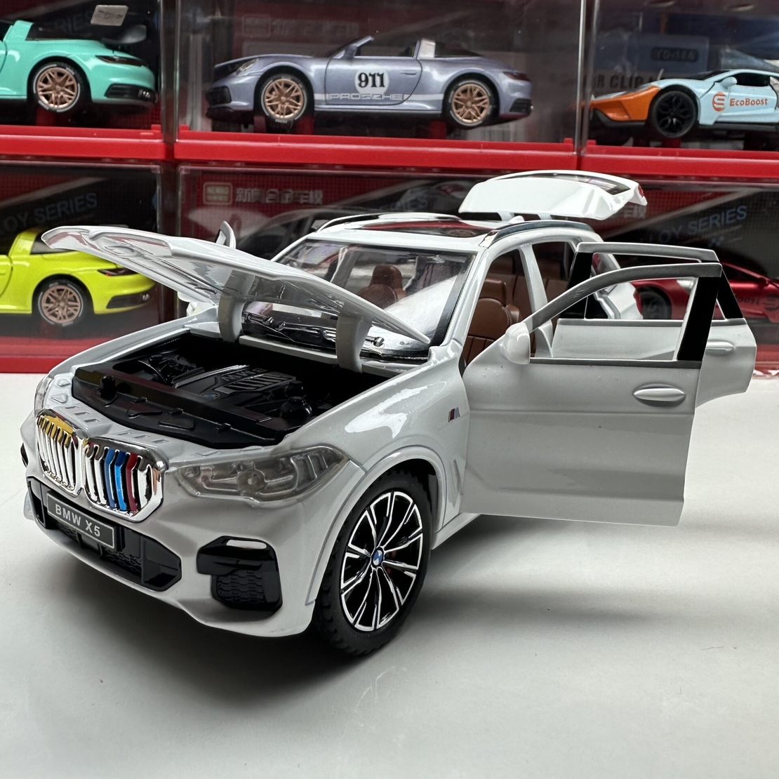 Метална кола с отварящи се врати капаци светлини и звуци BMW X5 1:24