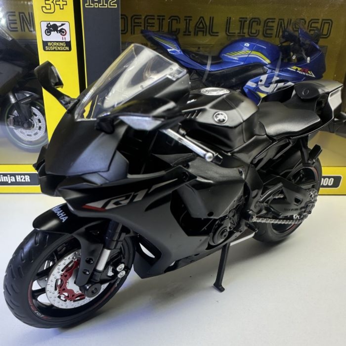 Метален мотор MSZ YAMAHA YZF - R1 1:12