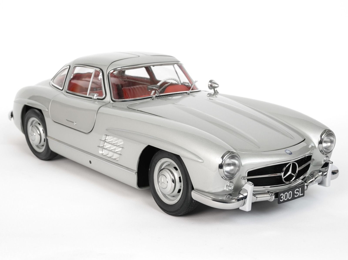 Метална кола с отварящи се врати светлини и звуци Mercedes 300 SL 1:24