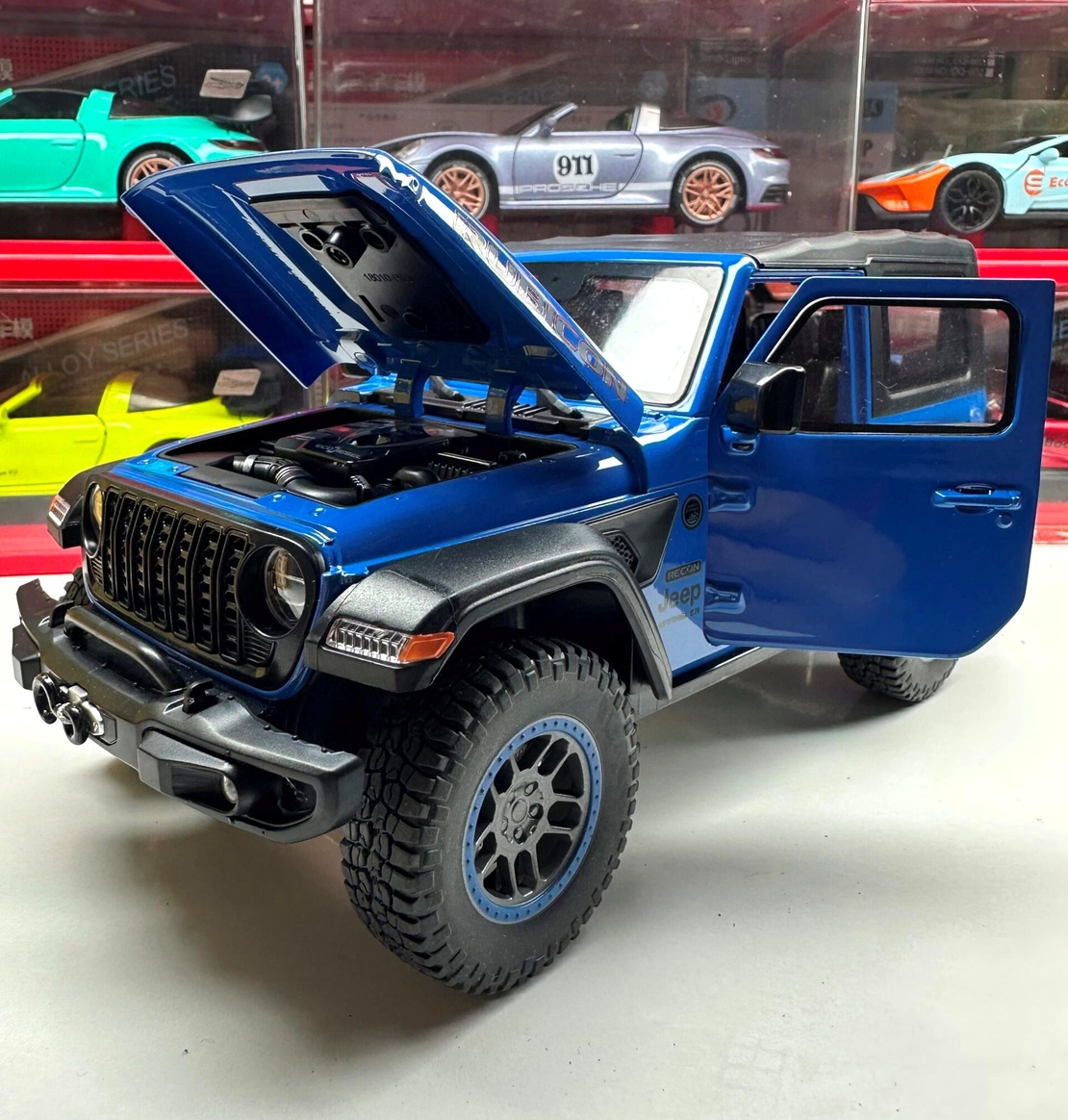 Метален джип с отварящи се врати капаци светлини и звуци Jeep Rubicon 1:18