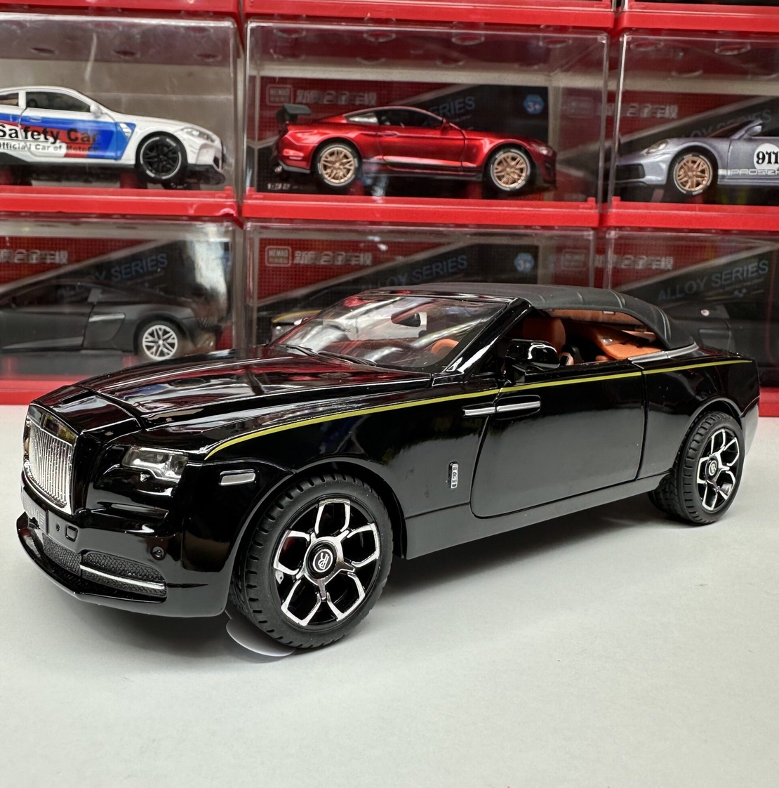 Метална кола с отварящи се врати, капаци, светлини и звуци Rolls Royce Dawn 1:24