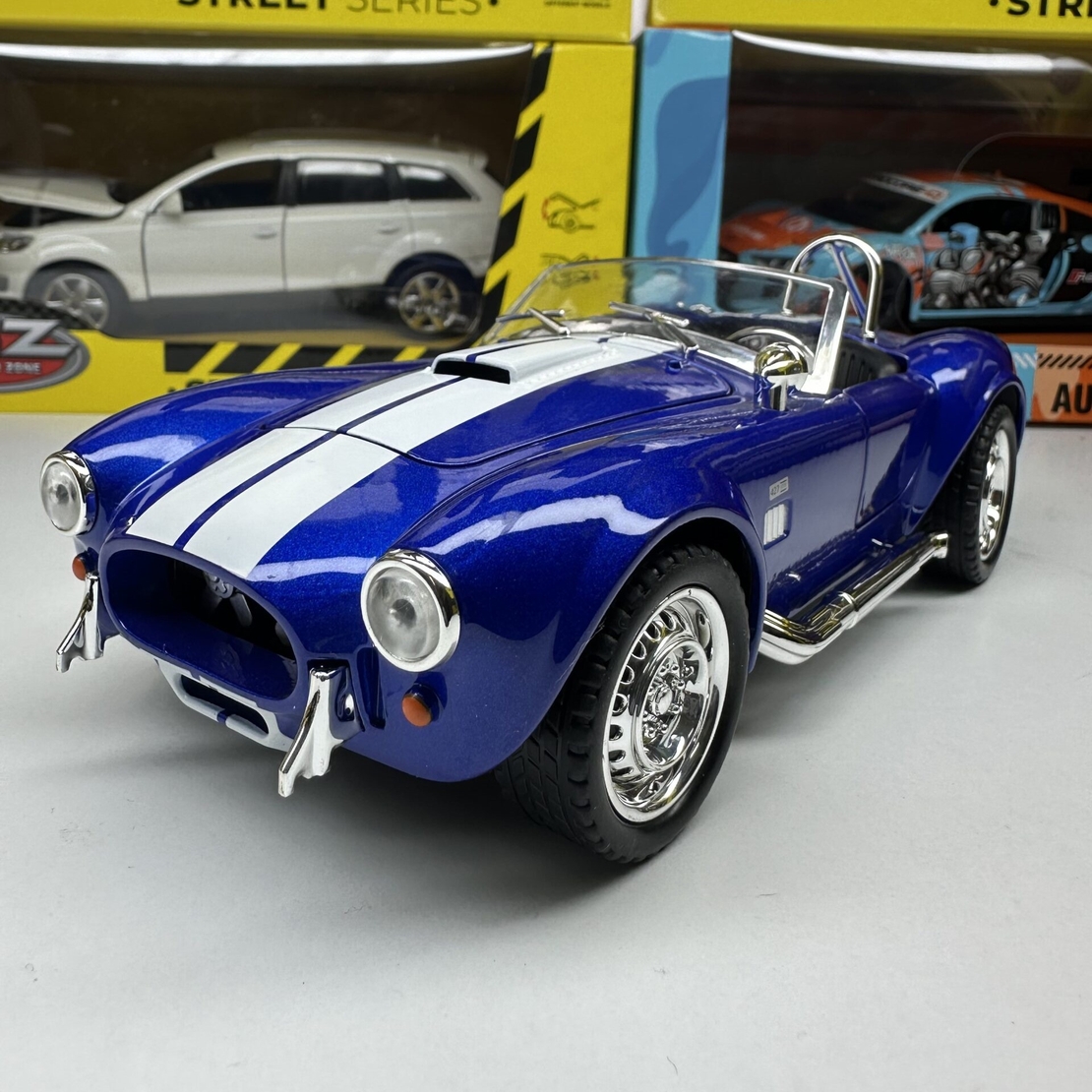 Метална кола с отварящи се врати капаци светлини и звуци Ford Shelby Cobra 427 1:24