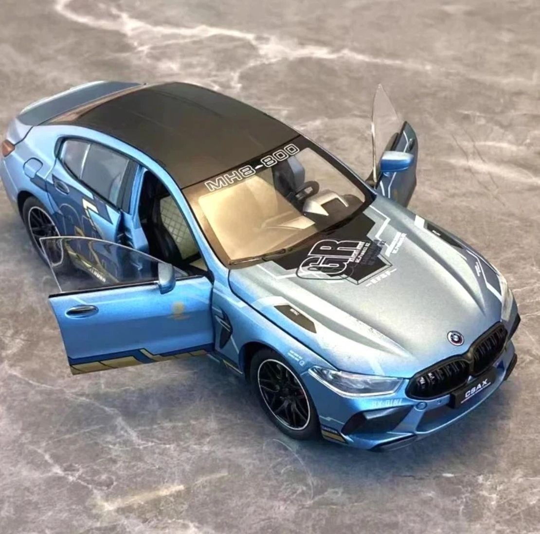 Метална кола с отварящи се врати капаци светлини и звуци BMW M8 MANHART 1:24