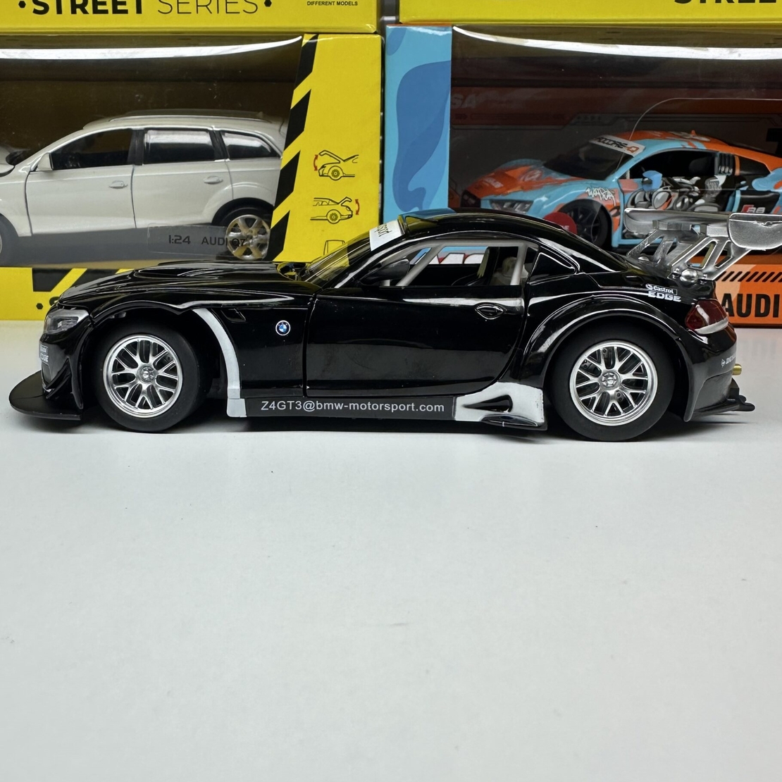 Метална кола с отварящи се врати и капаци MSZ BMW Z4 1:24