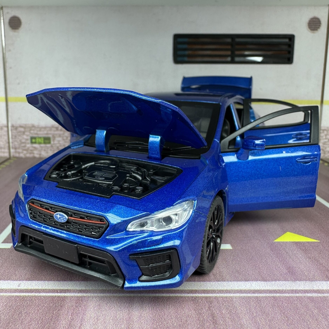 Метална кола с отварящи се врати капаци светлини и звуци Subaru Impreza 1:32