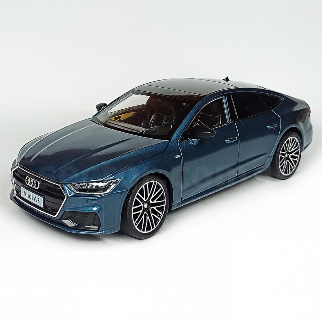 Метална кола с отварящи се врати светлини и звуци Audi A7 1:24