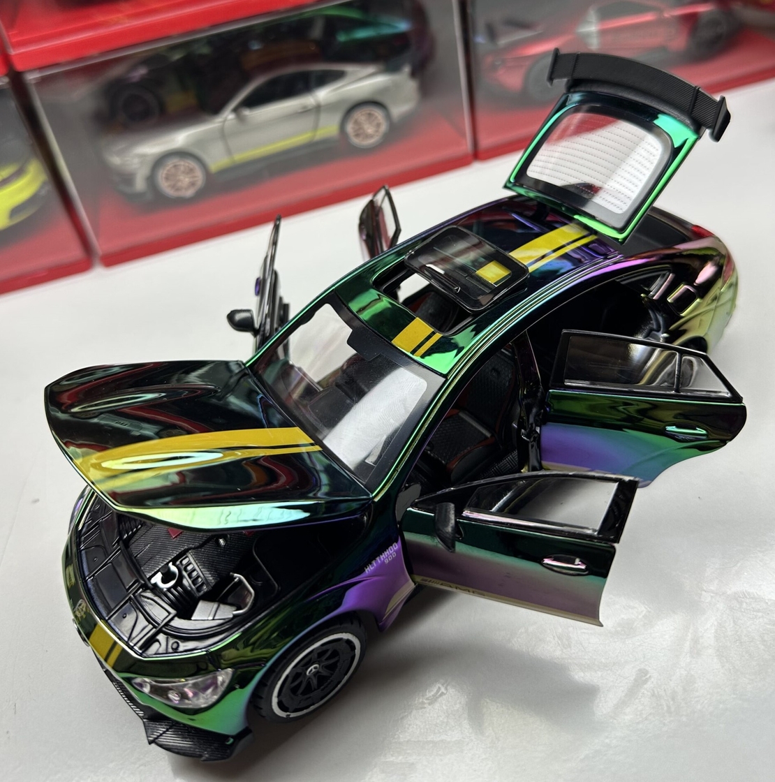 Метална кола с отварящи се врати, светлини и звуци Mercedes-AMG GT63 S 1:24