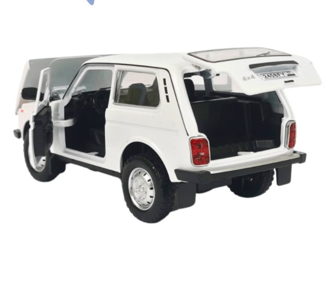 Метална кола с отварящи се врати капаци светлини и звуци Lada Niva 1:24