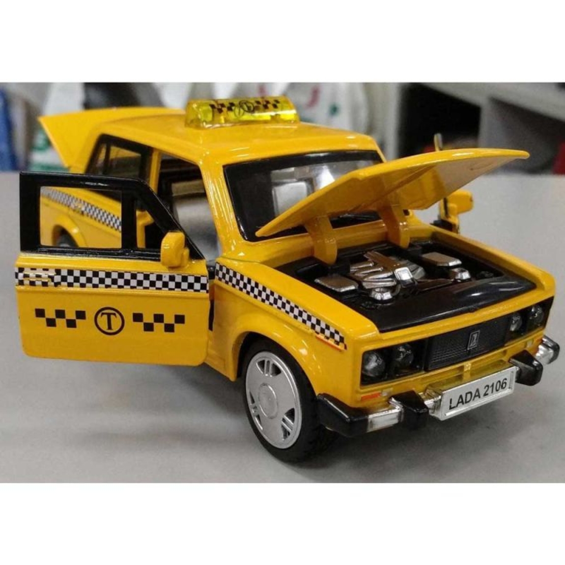 Метална кола с отварящи се врати капаци светлини и звуци Лада / Lada 2106 такси - 1:32