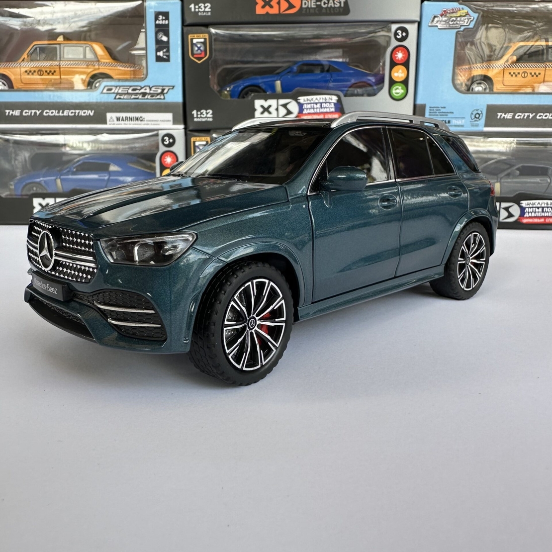 Метална кола с отварящи се врати, светлини и звуци Mercedes-Benz GLE 350 SUV 1:24