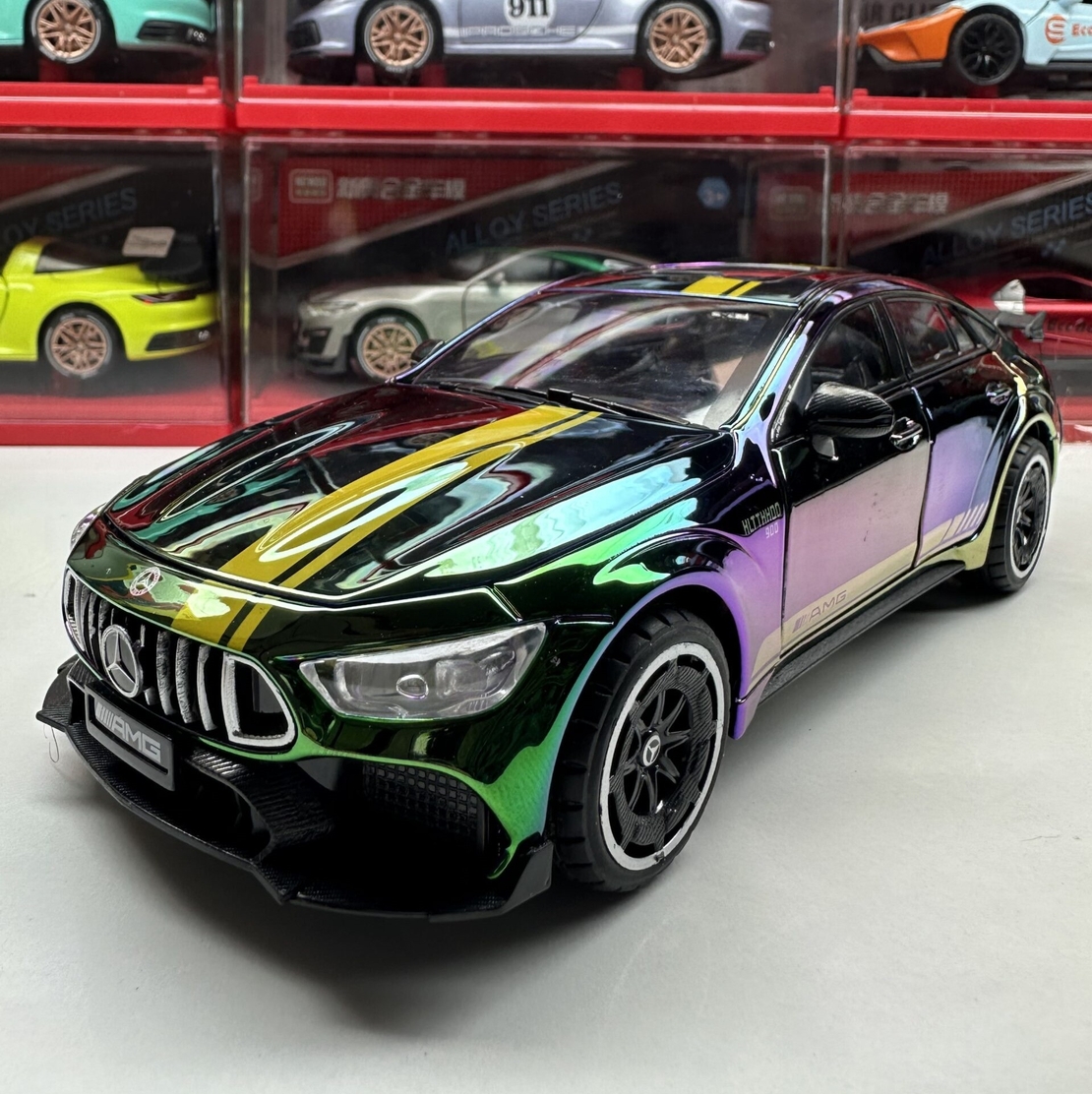 Метална кола с отварящи се врати, светлини и звуци Mercedes-AMG GT63 S 1:24