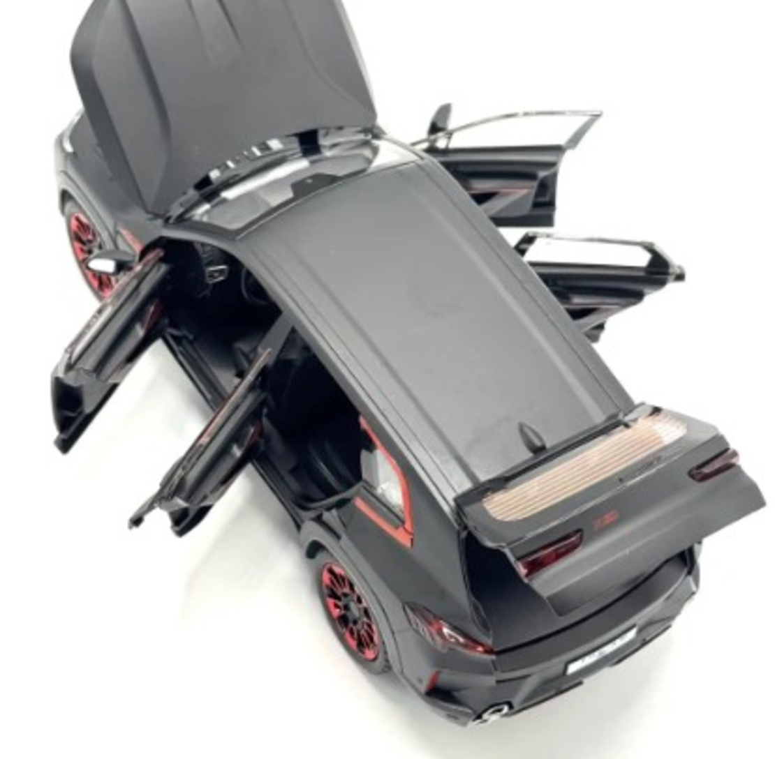 Метален джип с отварящи се врати капаци светлини и звуци BMW XM 1:24