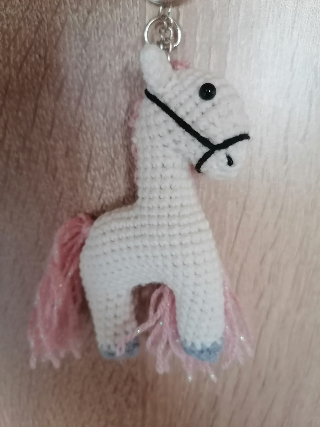 Конче ключодържател бяло