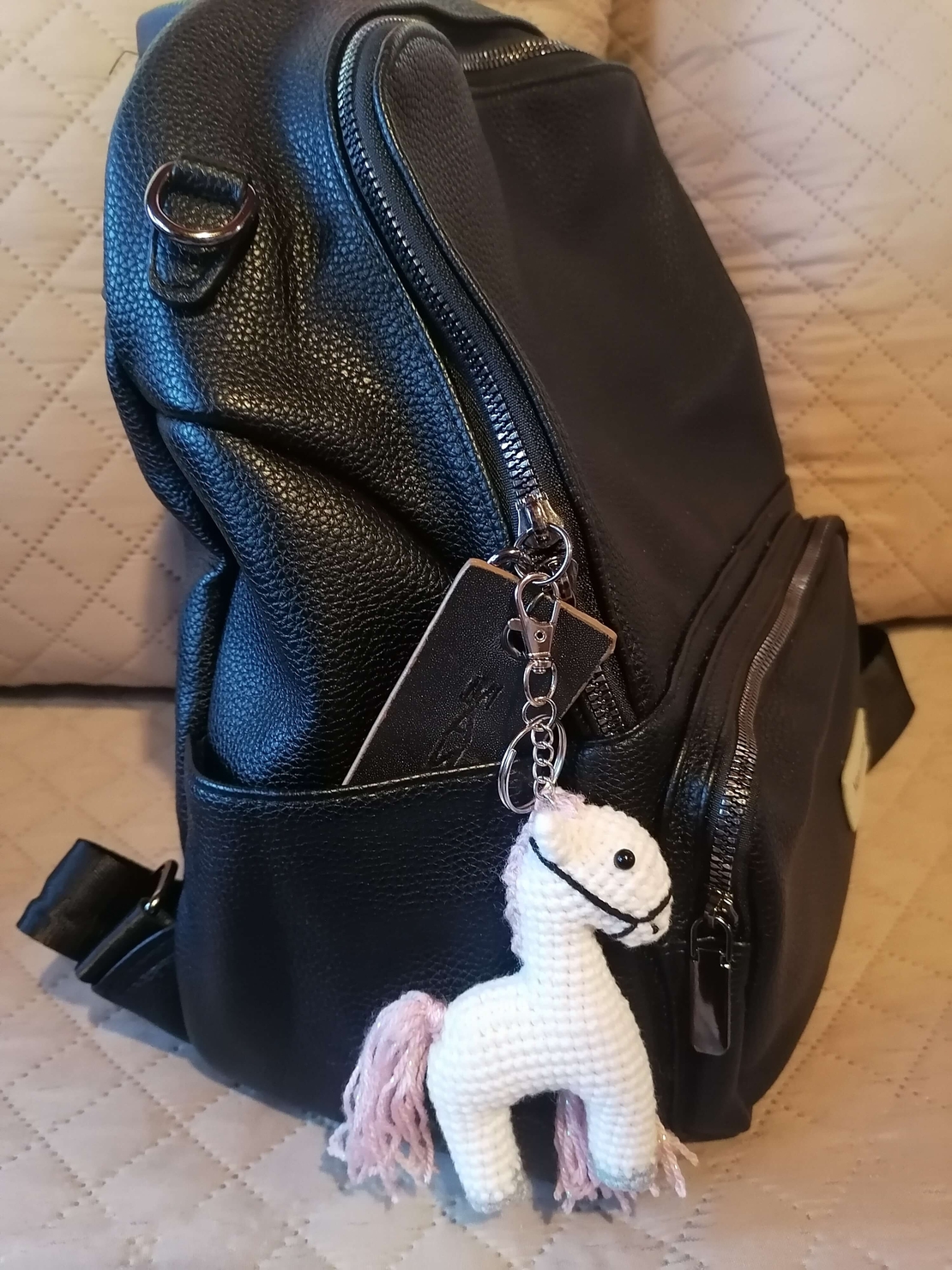 Конче ключодържател бяло