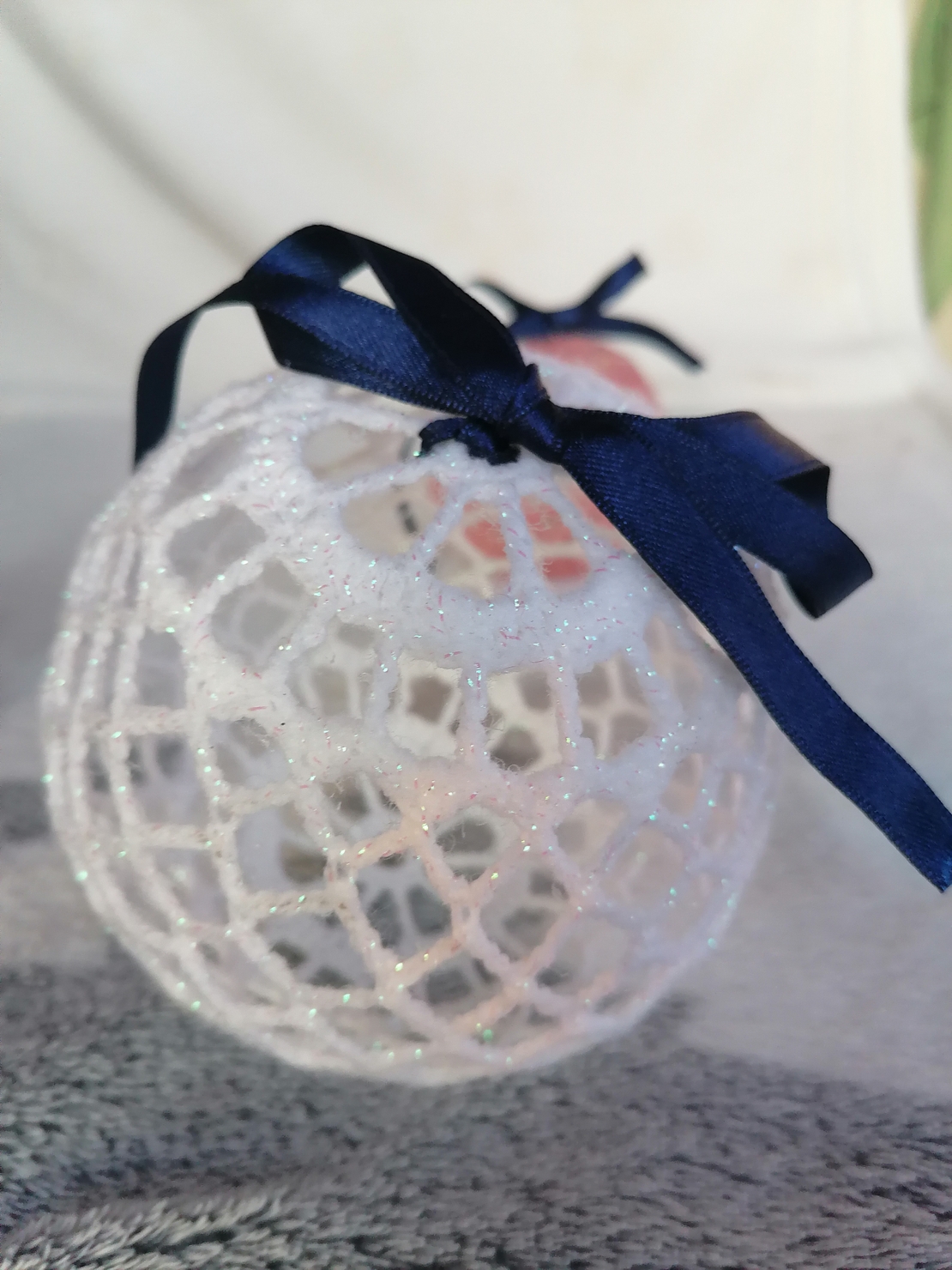 Коледна топка бяла