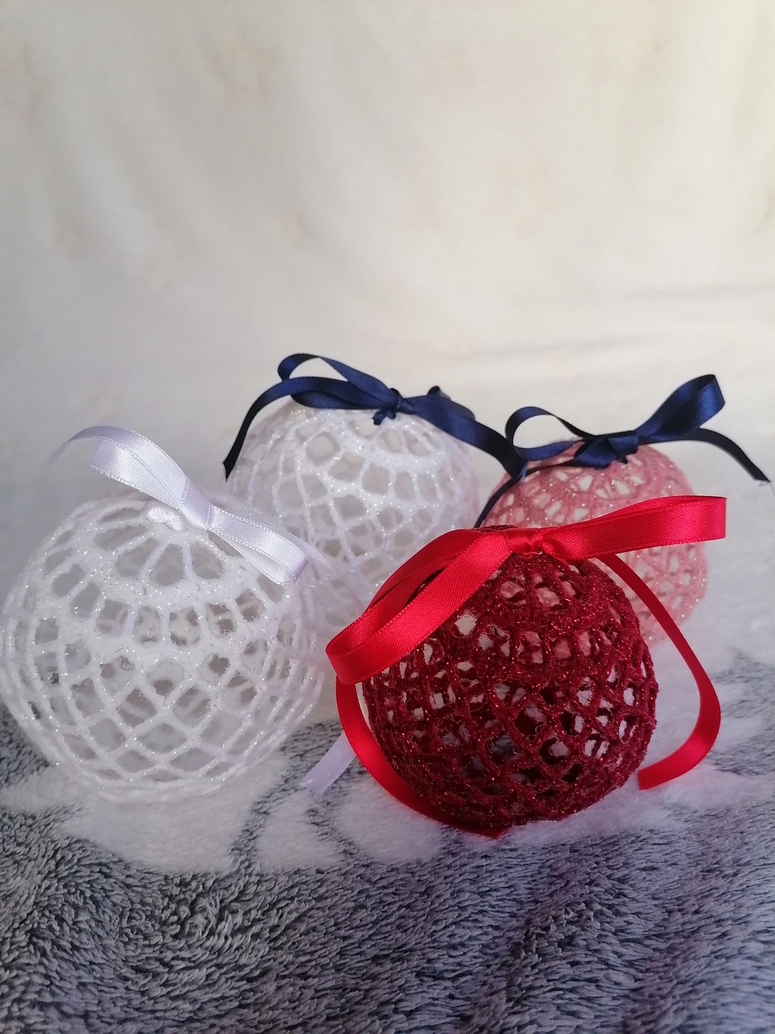 Коледна топка бяла