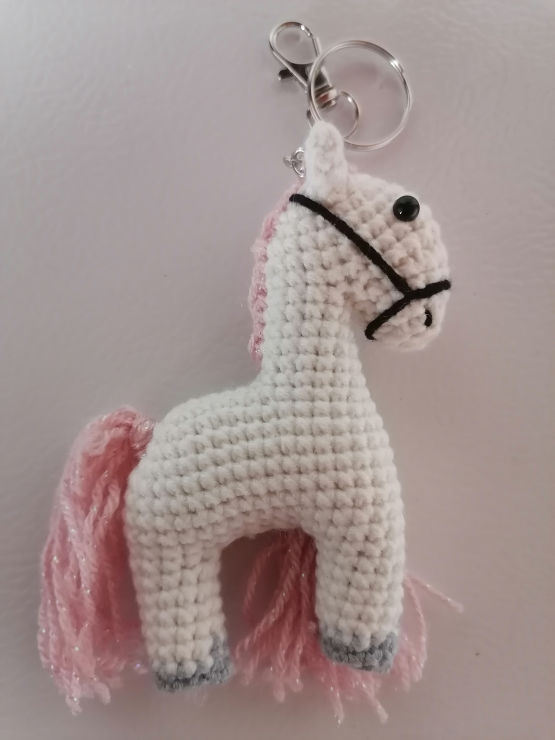 Конче ключодържател бяло