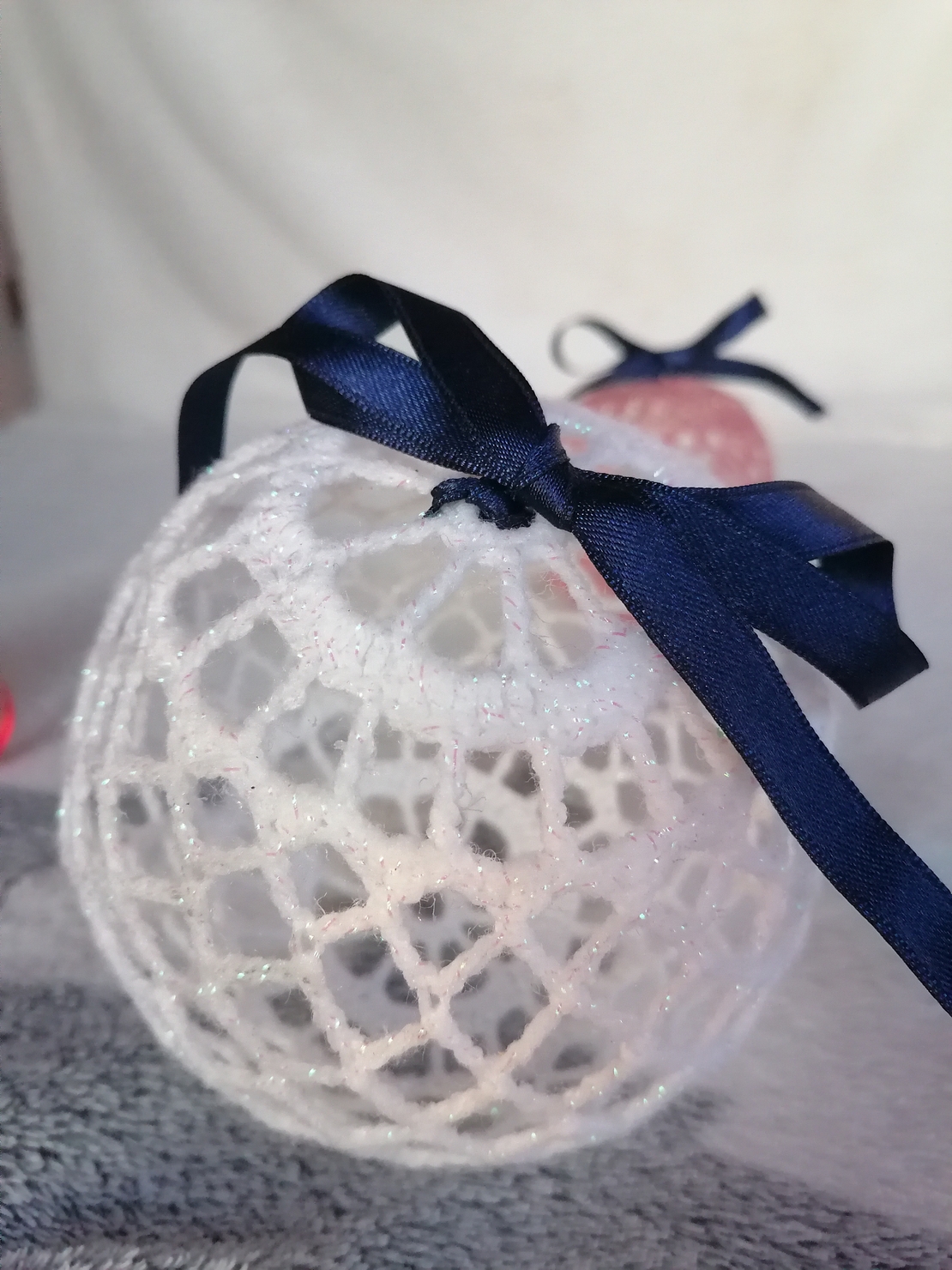 Коледна топка бяла