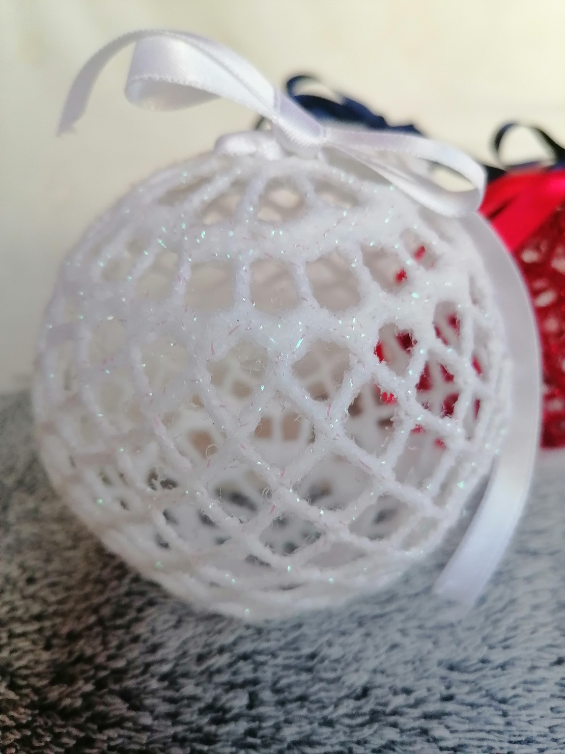 Коледна топка бяла