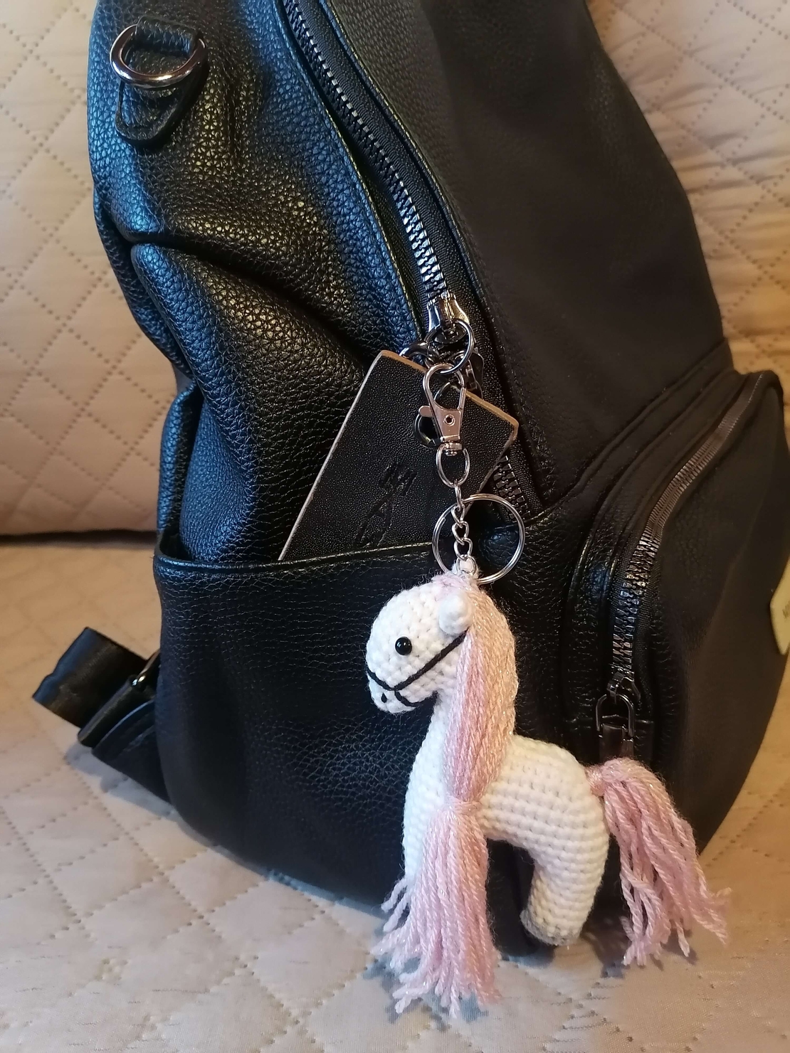 Конче ключодържател бяло