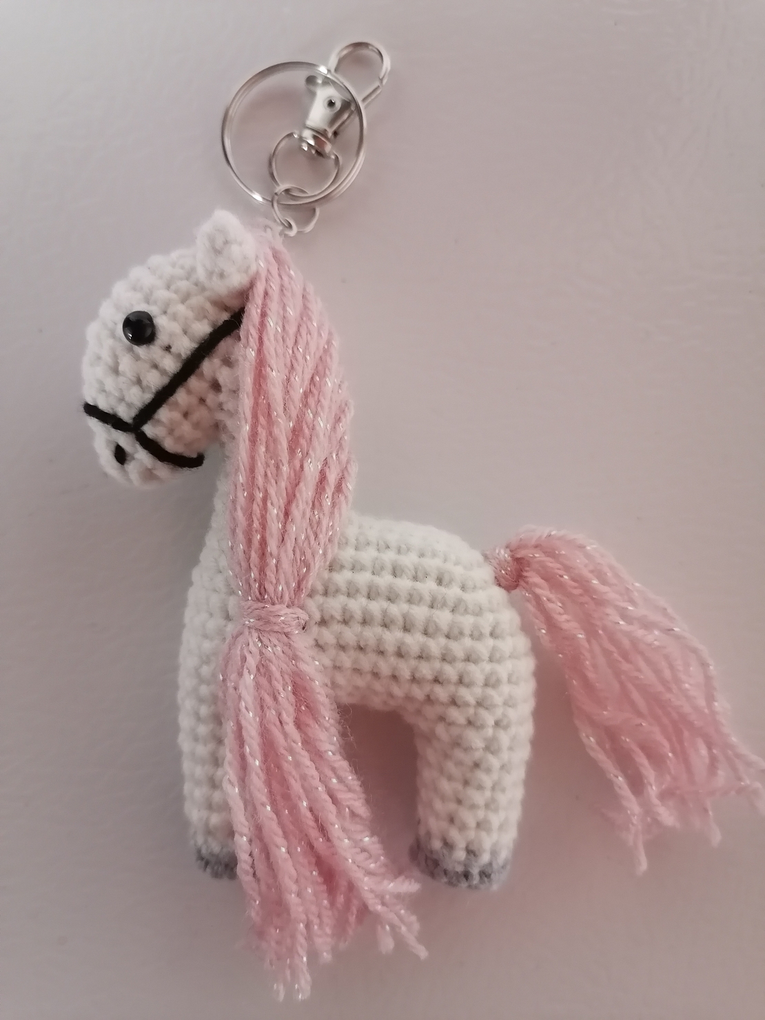 Конче ключодържател бяло