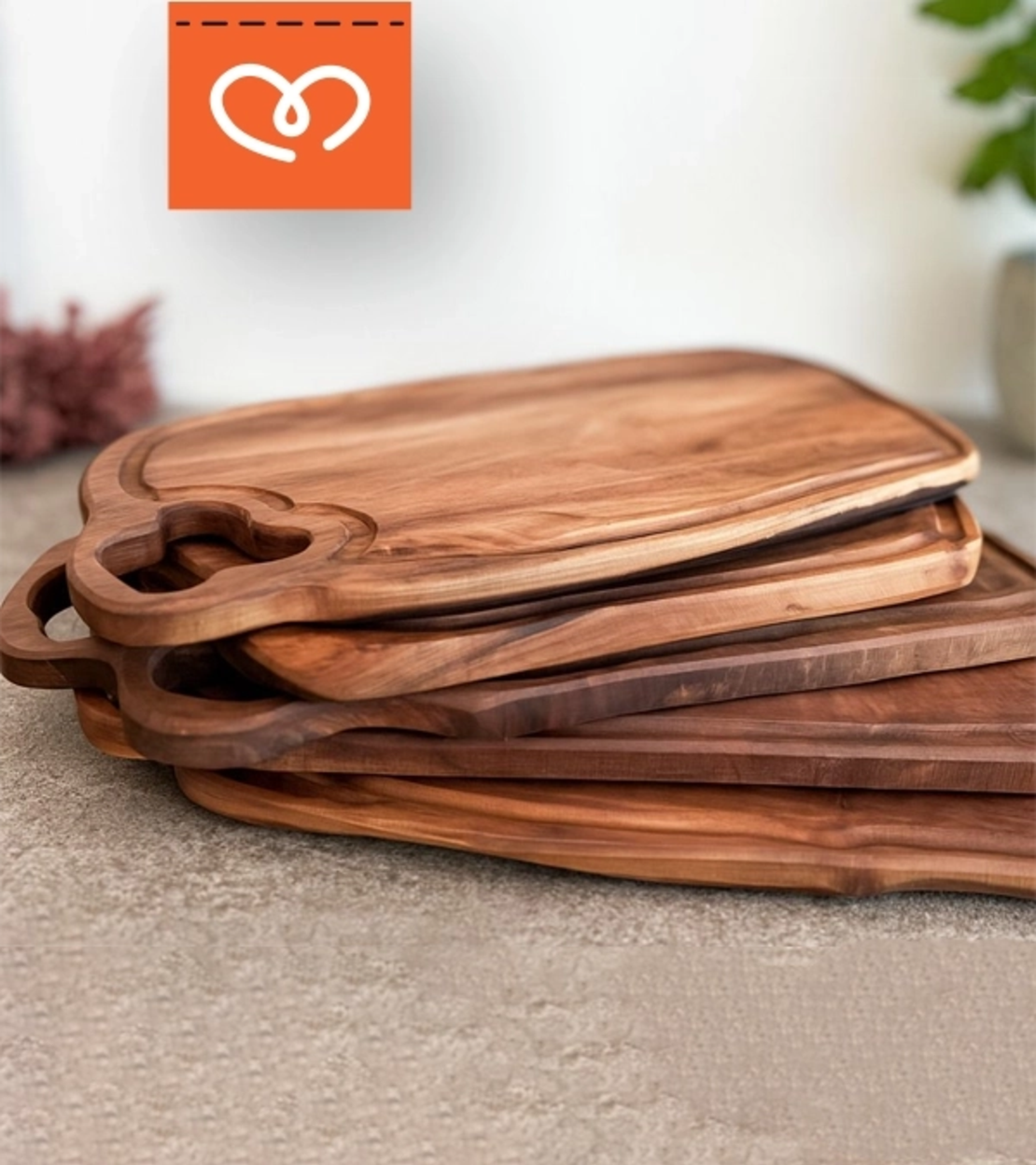 Дървена дъска за мезета от орех с надпис „Тук се събират легенди“ | Подарък за мъж