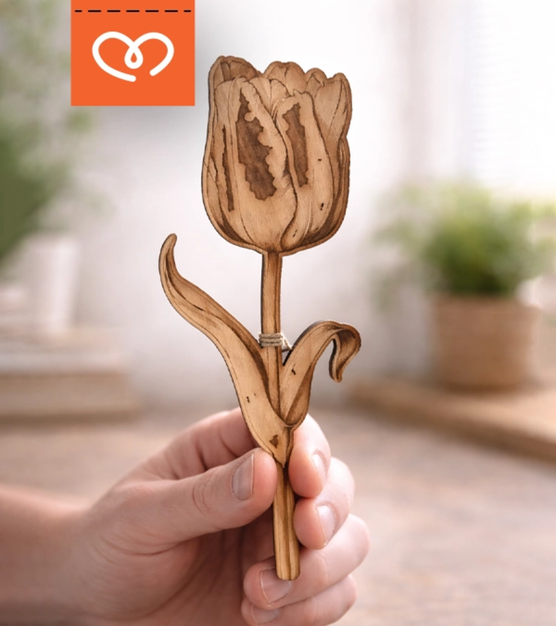 Дървено цвете лале– елегантен подарък за жена за 8 март и рожден ден