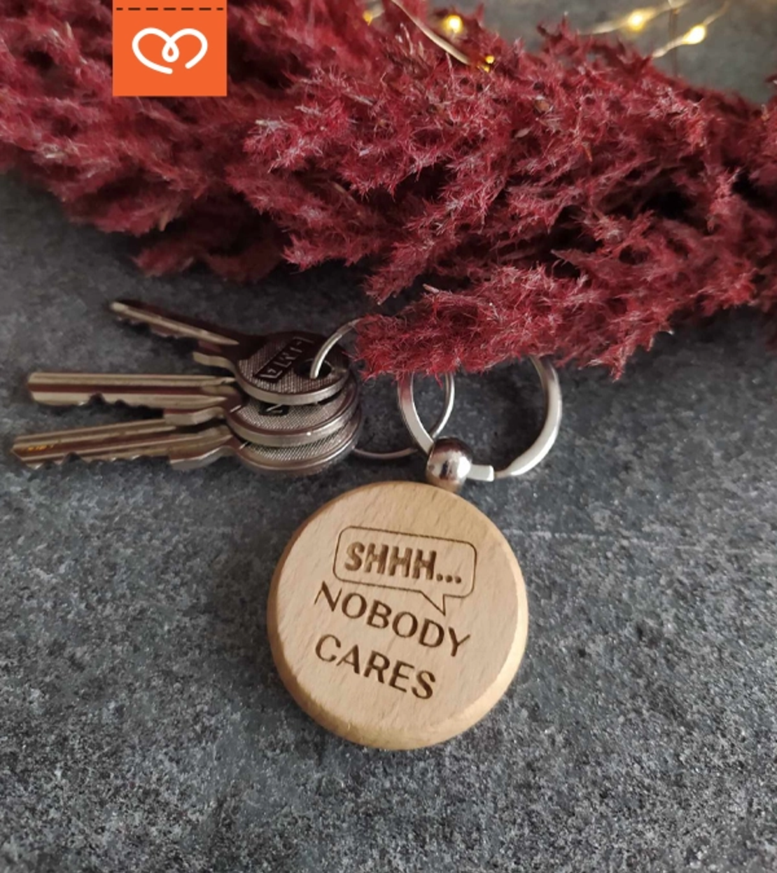 Ключодържател с лого – дървен персонализиран подарък